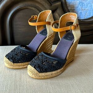 Tory Burch Lucia Espadrille Wedges Sandals Womens size6 Navy Blue Tan Lace Shoes